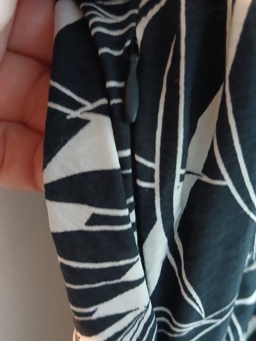 Suzy Shier Black & White Palm-Print V-Neck Modo Sun Dress - Picture 7 of 7